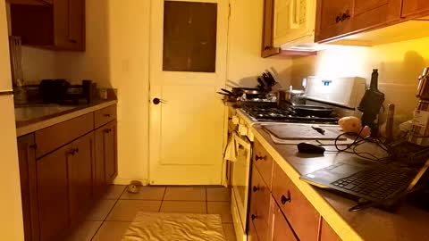 Snapshot of btmcub_sandiego chatting on 03/02/25, 03:34 bottom freak online show from 03/02/25, 03:34