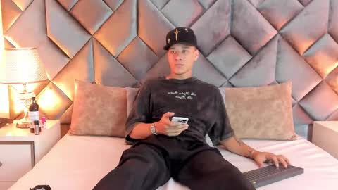 Snapshot of buda_and_cataleya_ chatting on 02/25/26, 01:43 Buda y Cataleya online show from 02/25/26, 01:43