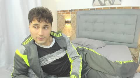 Snapshot of buddy_whitte chatting on 01/21/25, 02:26 Buddy Whitte online show from 01/21/25, 02:26