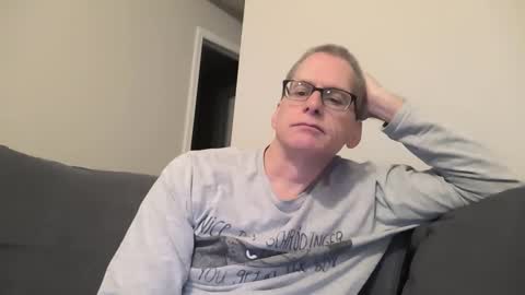 Snapshot of budman004 chatting on 11/14/25, 12:42 budman004 online show from 11/14/25, 12:42