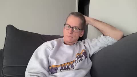 Snapshot of budman004 chatting on 11/28/25, 02:42 budman004 online show from 11/28/25, 02:42