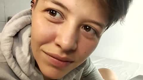 Snapshot of bug2025 chatting on 09/24/25, 02:37 bug2025 online show from 09/24/25, 02:37