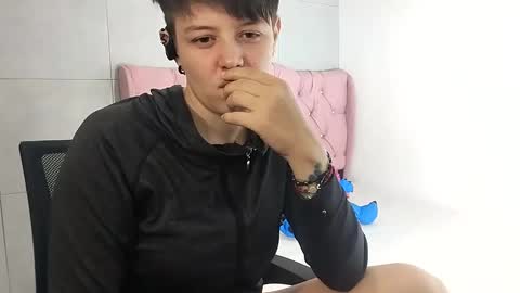 Snapshot of bug2025 chatting on 09/30/25, 01:32 bug2025 online show from 09/30/25, 01:32