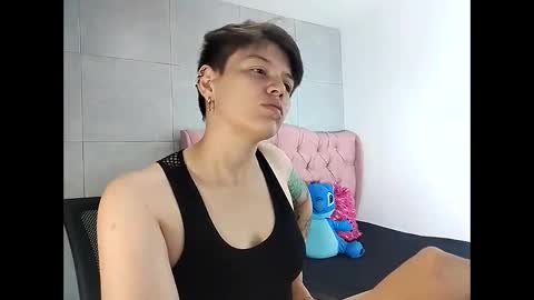 Snapshot of bug2025 chatting on 10/17/25, 03:20 bug2025 online show from 10/17/25, 03:20