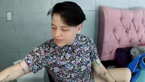 Snapshot of bug2025 chatting on 11/19/25, 02:00 bug2025 online show from 11/19/25, 02:00