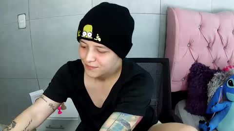 Snapshot of bug2025 chatting on 11/25/25, 01:38 bug2025 online show from 11/25/25, 01:38