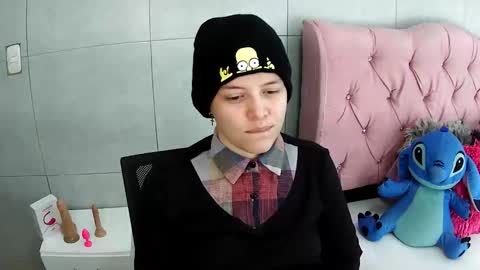 Snapshot of bug2025 chatting on 11/28/25, 02:14 bug2025 online show from 11/28/25, 02:14