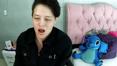 Snapshot of bug2025 chatting on 12/15/25, 01:15 bug2025 online show from 12/15/25, 01:15