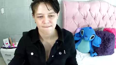 Snapshot of bug2025 chatting on 12/16/25, 01:43 bug2025 online show from 12/16/25, 01:43