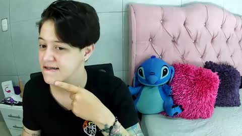 Snapshot of bug2025 chatting on 12/21/25, 03:24 bug2025 online show from 12/21/25, 03:24