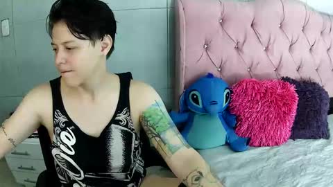 Snapshot of bug2025 chatting on 12/23/25, 02:53 bug2025 online show from 12/23/25, 02:53