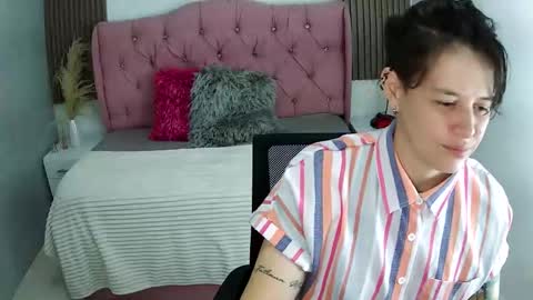 Snapshot of bug2025 chatting on 02/13/26, 02:51 bug2025 online show from 02/13/26, 02:51