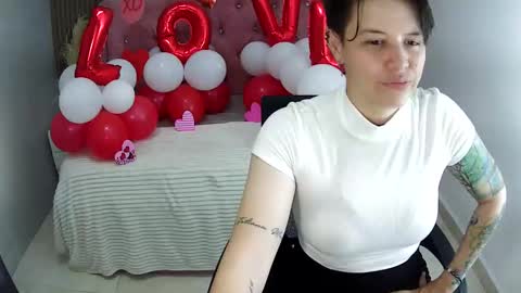 Snapshot of bug2025 chatting on 02/14/26, 06:04 bug2025 online show from 02/14/26, 06:04