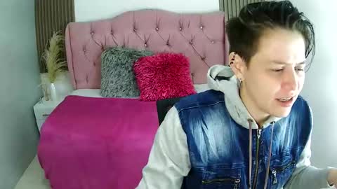 Snapshot of bug2025 chatting on 02/18/26, 02:40 bug2025 online show from 02/18/26, 02:40