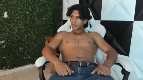 bull_cam online show from 11/05/25, 06:08