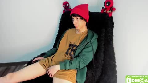 Snapshot of bumblubee chatting on 12/20/24, 02:30 Tonny online show from 12/20/24, 02:30