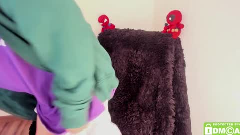 Snapshot of bumblubee chatting on 12/23/24, 06:16 Tonny online show from 12/23/24, 06:16