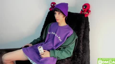 Snapshot of bumblubee chatting on 12/24/24, 02:21 Tonny online show from 12/24/24, 02:21