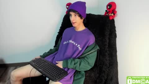 Snapshot of bumblubee chatting on 12/27/24, 02:36 Tonny online show from 12/27/24, 02:36