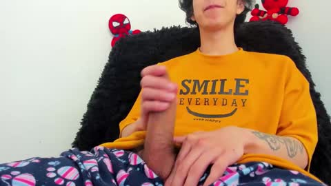 Snapshot of bumblubee chatting on 01/25/25, 07:39 Tonny online show from 01/25/25, 07:39