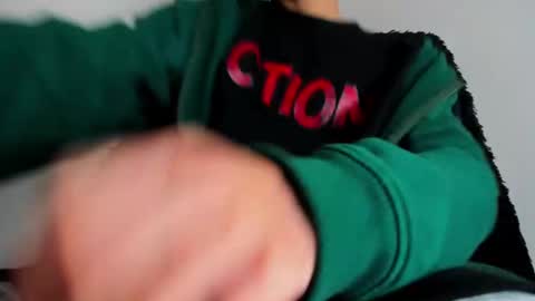 Snapshot of bumblubee chatting on 03/03/25, 01:31 Tonny online show from 03/03/25, 01:31