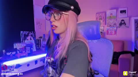 Snapshot of bun_nyx chatting on 09/22/25, 01:18 online show from 09/22/25, 01:18