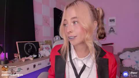 Snapshot of bun_nyx chatting on 11/25/25, 01:55 online show from 11/25/25, 01:55