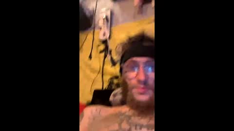 Snapshot of bunniandcryme chatting on 11/26/25, 08:59 bunniandcryme online show from 11/26/25, 08:59