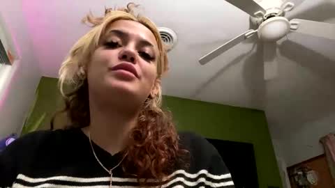 Snapshot of bunnibaby333 chatting on 09/22/25, 05:42 bunnibaby333 online show from 09/22/25, 05:42