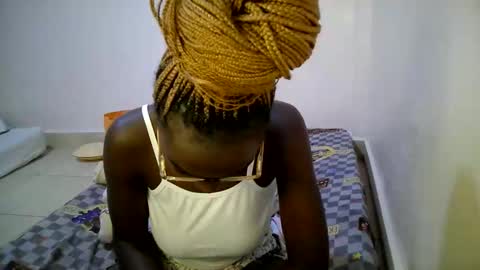 bunny_bliss1 online show from 05/14/26, 10:27