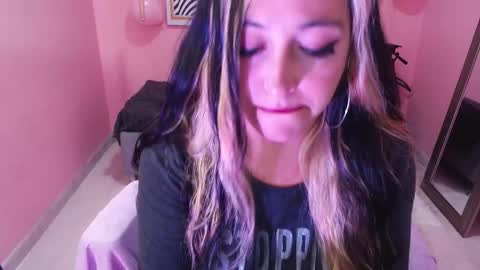 Snapshot of bunny_poison chatting on 10/28/25, 01:58 ... . . ... online show from 10/28/25, 01:58