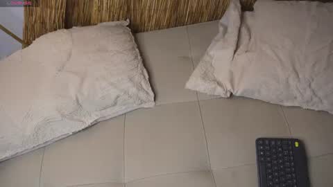 Snapshot of bunnycute_shy chatting on 06/10/26, 12:37 30 Off online show from 06/10/26, 12:37