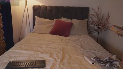 Snapshot of bunnycute_shy chatting on 06/22/26, 12:35 30 Off online show from 06/22/26, 12:35