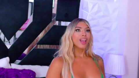 Snapshot of bunnynicolle chatting on 01/09/25, 07:40 ONLYFANS online show from 01/09/25, 07:40