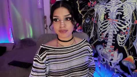 Snapshot of bunnypeachyy chatting on 12/26/24, 10:05 online show from 12/26/24, 10:05