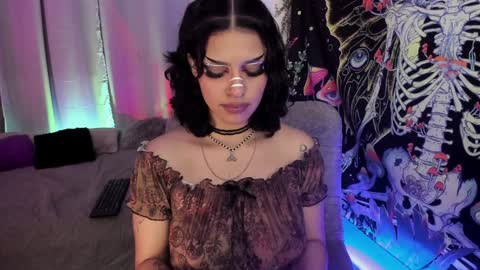 Snapshot of bunnypeachyy chatting on 01/03/25, 01:27 online show from 01/03/25, 01:27