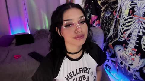 Snapshot of bunnypeachyy chatting on 01/05/25, 02:27 online show from 01/05/25, 02:27