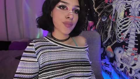 Snapshot of bunnypeachyy chatting on 02/06/25, 03:48 online show from 02/06/25, 03:48