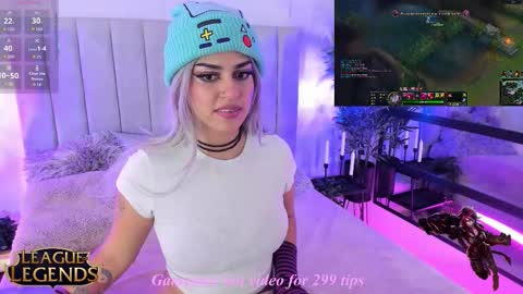 Snapshot of bunnypeachyy chatting on 09/15/25, 03:56 online show from 09/15/25, 03:56