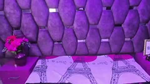 burbuja pink  online show from 02/17/26, 03:25