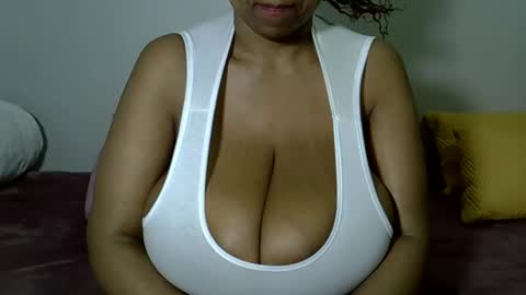 bustytessa37 online show from 05/12/26, 04:26