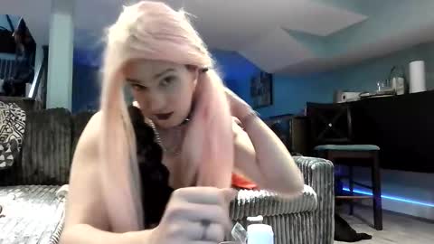 Snapshot of butchsissy416 chatting on 02/25/26, 05:44 MisteressJ online show from 02/25/26, 05:44