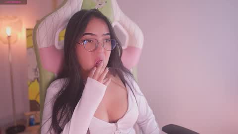 Snapshot of buttercup_li_ chatting on 11/12/25, 07:24 zafiro online show from 11/12/25, 07:24