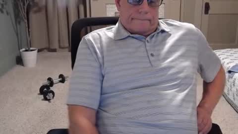 Snapshot of buttnakedfun954737 chatting on 01/21/25, 07:28 Miles online show from 01/21/25, 07:28