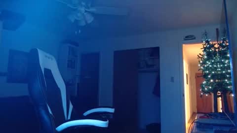 bwall1425 online show from 12/28/24, 05:55