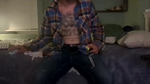 Snapshot of c4tf1sh chatting on 11/24/25, 06:13 1DontR3member online show from 11/24/25, 06:13