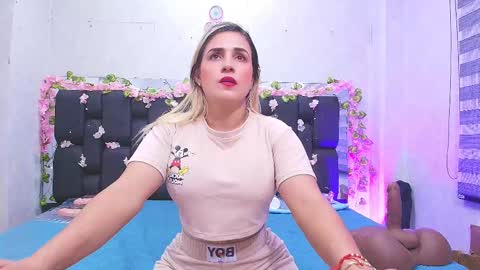 Carolina online show from 09/18/25, 03:08