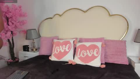 Cahitlin  online show from 11/25/25, 05:40