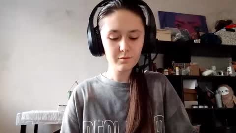 Snapshot of caitlynvuono chatting on 12/14/25, 12:43 Sara online show from 12/14/25, 12:43