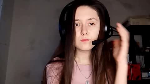 Snapshot of caitlynvuono chatting on 12/20/25, 12:56 Sara online show from 12/20/25, 12:56